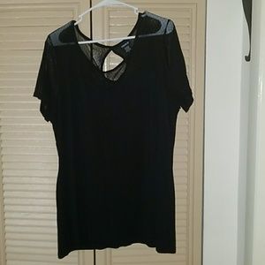 A black key hole shirt